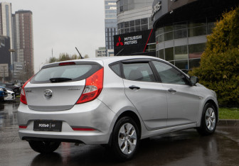 Подержанный автомобиль Hyundai Solaris Hatchback 2014 года (4 фото)
