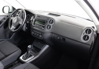 Подержанный автомобиль Volkswagen Tiguan 2015 года (8 фото)