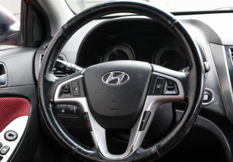 Подержанный автомобиль Hyundai Solaris Hatchback 2013 года (16 фото)