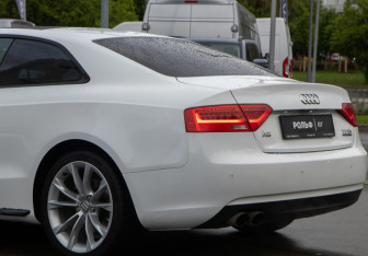 Подержанный автомобиль Audi A5 Coupe 2015 года (20 фото)