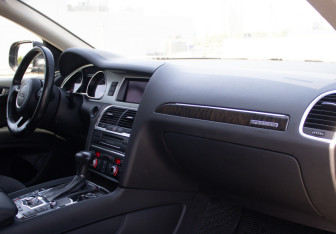 Подержанный автомобиль Audi Q7 2014 года (9 фото)