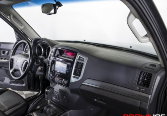 Подержанный автомобиль Mitsubishi Pajero 2014 года (9 фото)