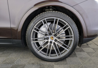 Подержанный автомобиль Porsche Cayenne 2019 года (18 фото)