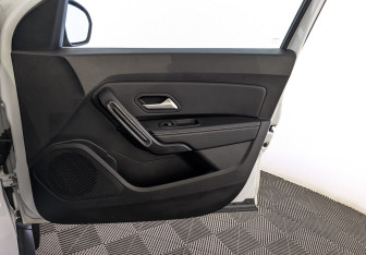 Подержанный автомобиль Renault Duster 2021 года (24 фото)