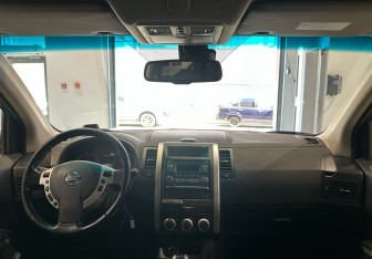 Подержанный автомобиль Nissan X-Trail 2013 года (14 фото)