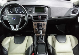 Подержанный автомобиль Volvo V40 Hatchback 2013 года (9 фото)
