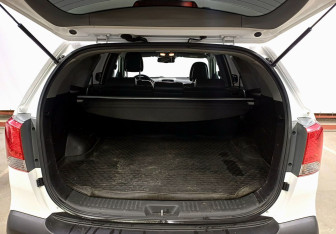 Подержанный автомобиль Kia Sorento 2011 года (10 фото)