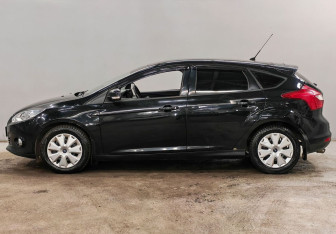 Подержанный автомобиль Ford Focus Hatchback 2012 года (8 фото)
