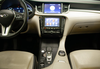 Подержанный автомобиль Infiniti QX50 2018 года (20 фото)