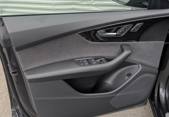 Подержанный автомобиль Audi SQ8 2024 года (19 фото)