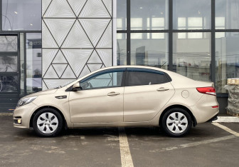 Подержанный автомобиль Kia Rio Sedan 2015 года (8 фото)