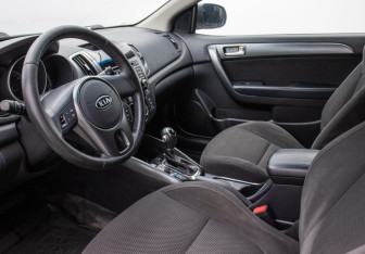 Подержанный автомобиль Kia Cerato Coupe 2012 года (10 фото)