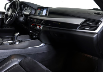 Подержанный автомобиль BMW X6 2018 года (10 фото)