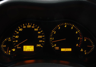 Подержанный автомобиль Toyota Avensis Sedan 2006 года (7 фото)