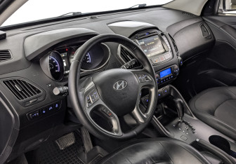 Подержанный автомобиль Hyundai ix35 2014 года (15 фото)