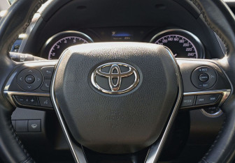 Подержанный автомобиль Toyota Camry Sedan 2018 года (13 фото)