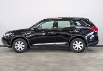 Подержанный автомобиль Mitsubishi Outlander 2016 года (8 фото)