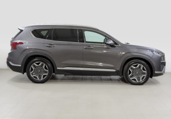 Подержанный автомобиль Hyundai Santa Fe 2022 года (4 фото)