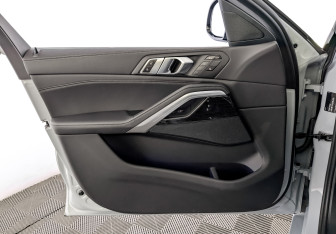 Подержанный автомобиль BMW X6 2024 года (19 фото)