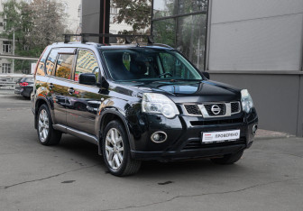 Подержанный автомобиль Nissan X-Trail 2011 года (3 фото)