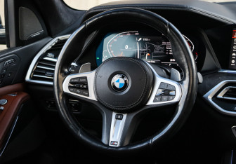 Подержанный автомобиль BMW X7 2021 года (17 фото)