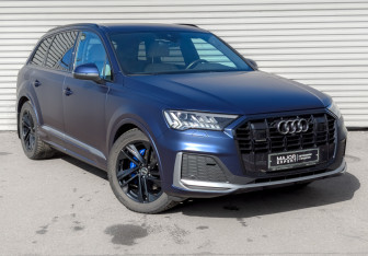 Подержанный автомобиль Audi Q7 2023 года (3 фото)