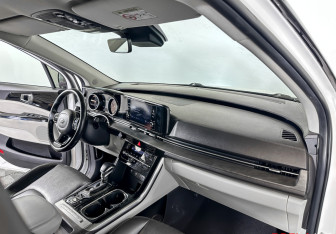 Подержанный автомобиль Kia Carnival 2021 года (9 фото)