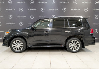 Подержанный автомобиль Lexus LX 2010 года (8 фото)