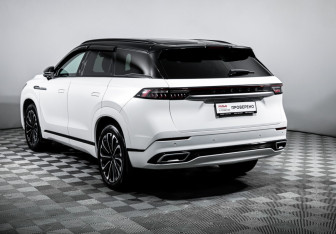 Подержанный автомобиль Jaecoo J8 2024 года (7 фото)