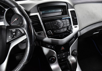 Подержанный автомобиль Chevrolet Cruze Sedan 2012 года (18 фото)