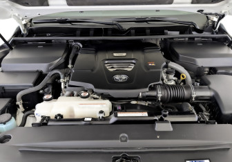 Подержанный автомобиль Toyota Land Cruiser Suv 2022 года (9 фото)