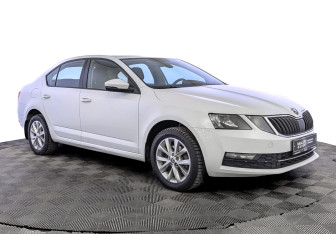 Подержанный автомобиль Skoda Octavia Liftback 2019 года (3 фото)