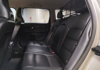 Подержанный автомобиль Volvo XC70 2012 года (11 фото)