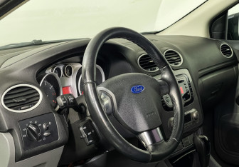 Подержанный автомобиль Ford Focus Wagon 2011 года (13 фото)