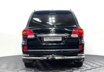 Подержанный автомобиль Toyota Land Cruiser Suv 2014 года (6 фото)