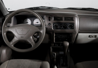 Подержанный автомобиль Mitsubishi Montero Sport 2001 года (12 фото)