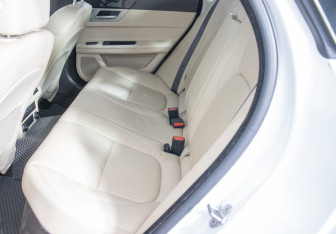 Подержанный автомобиль Jaguar XF Sedan 2016 года (11 фото)