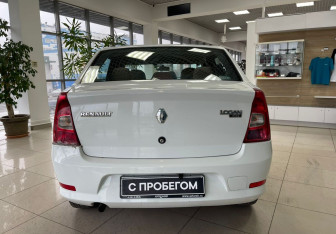 Подержанный автомобиль Renault Logan Sedan 2011 года (6 фото)