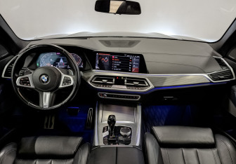 Подержанный автомобиль BMW X5 2020 года (13 фото)