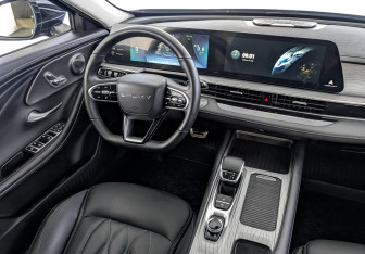 Подержанный автомобиль Chery Arrizo 8 2024 года (30 фото)