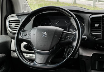 Подержанный автомобиль Peugeot Traveller 2021 года (14 фото)