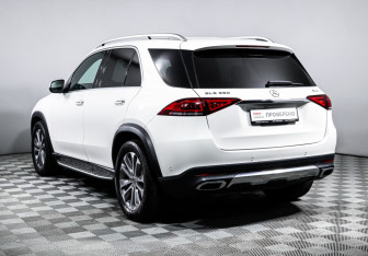 Подержанный автомобиль Mercedes-Benz GLE 2022 года (7 фото)