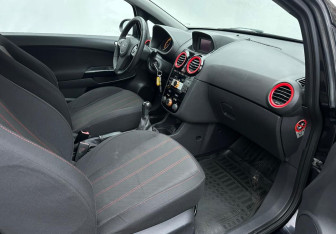 Подержанный автомобиль Opel Corsa 2011 года (13 фото)