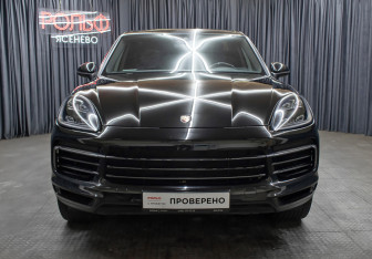 Подержанный автомобиль Porsche Cayenne 2018 года (2 фото)
