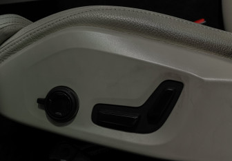 Подержанный автомобиль Volvo XC60 2021 года (15 фото)