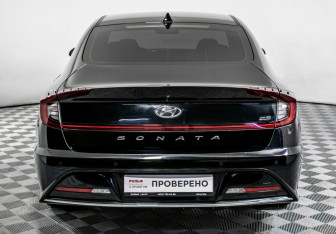 Подержанный автомобиль Hyundai Sonata 2022 года (6 фото)