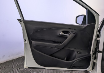 Подержанный автомобиль Volkswagen Polo Sedan 2019 года (19 фото)