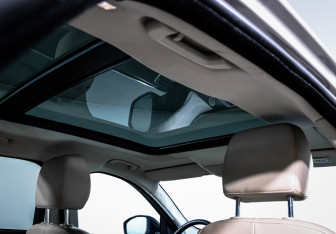 Подержанный автомобиль Jaguar F-Pace 2016 года (19 фото)