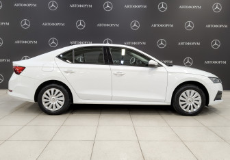 Подержанный автомобиль Skoda Octavia Liftback 2021 года (4 фото)