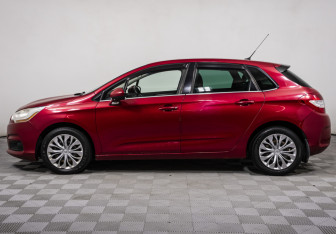 Подержанный автомобиль Citroen C4 Hatchback 2011 года (8 фото)